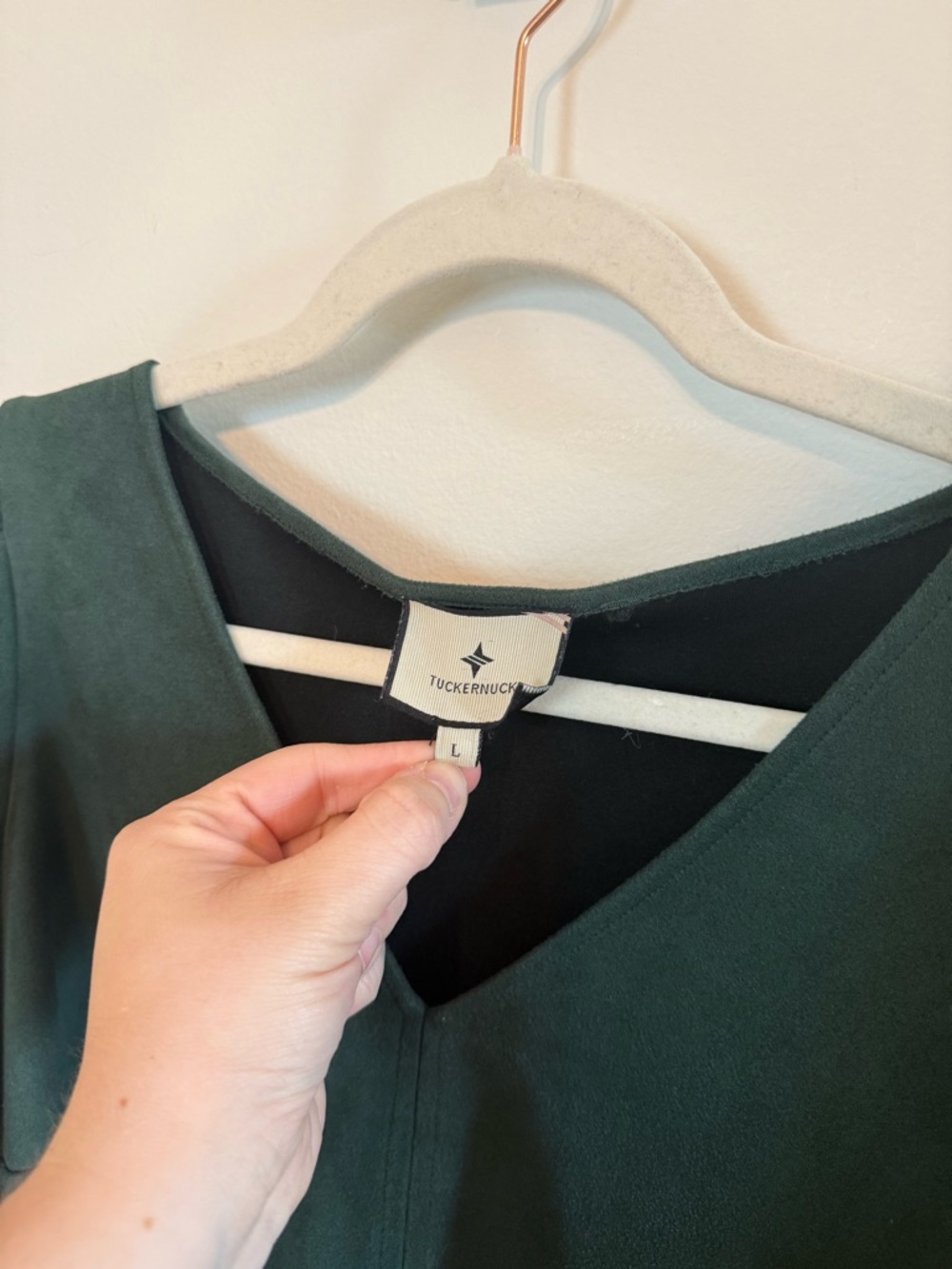 Tuckernuck • Faux Suede Easton Blouse Ruffle Cuff Vegan Green Size Large - Picture 4 of 7